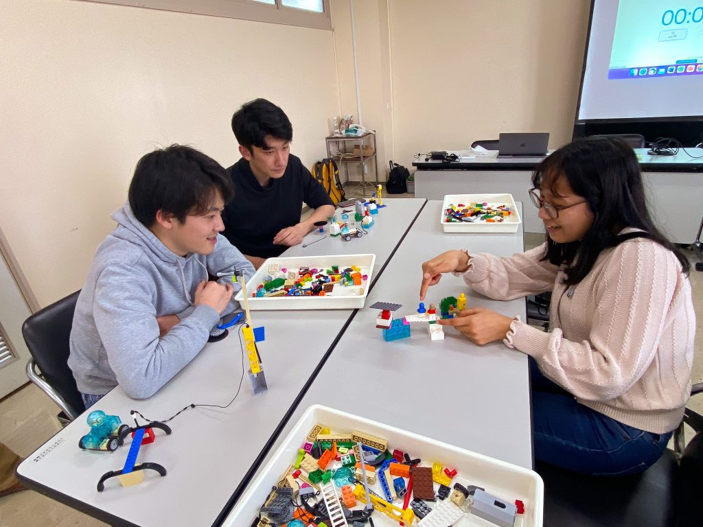 Playing LEGO serious play